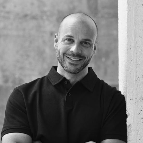 Elliot MacNeil
